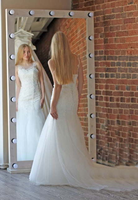 Свадебное платье рыбка с кружевом Camellia. Силуэт Рыбка. Цвет Белый / Молочный. Вид 3