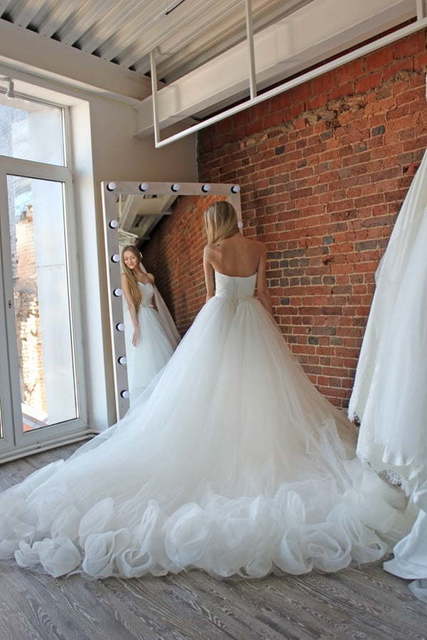 Свадебное платье с цветами по всему подолу Rosa. Силуэт Пышное. Цвет Белый / Молочный. Вид 4