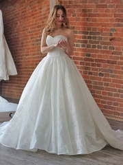 Кружевное пышное свадебное платье цвета айвори Amarenta. Силуэт Пышное. Цвет Айвори / Капучино. Вид 1