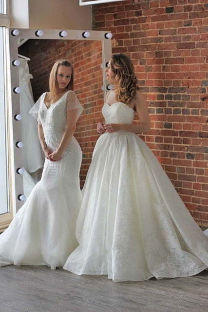 Кружевное пышное свадебное платье цвета айвори Amarenta. Силуэт Пышное. Цвет Айвори / Капучино. Вид 2