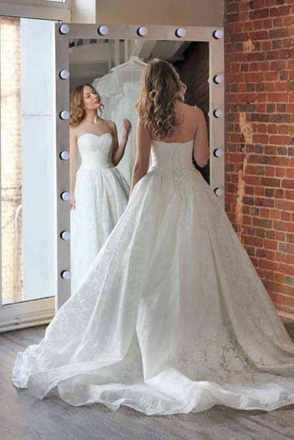 Кружевное пышное свадебное платье цвета айвори Amarenta. Силуэт Пышное. Цвет Айвори / Капучино. Вид 4