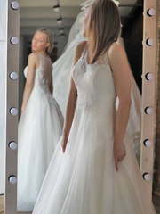 Свадебное платье с красивой спинкой Fidelia. Силуэт А-силуэт. Цвет Белый / Молочный. Вид 1