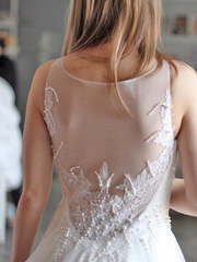 Свадебное платье с красивой спинкой Fidelia. Силуэт А-силуэт. Цвет Белый / Молочный. Вид 2