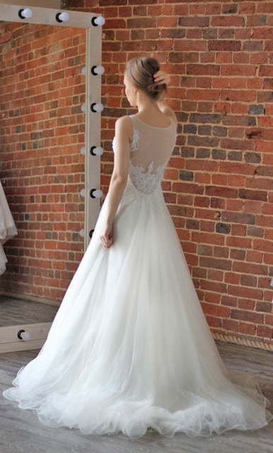 Свадебное платье с красивой спинкой Fidelia. Силуэт А-силуэт. Цвет Белый / Молочный. Вид 3