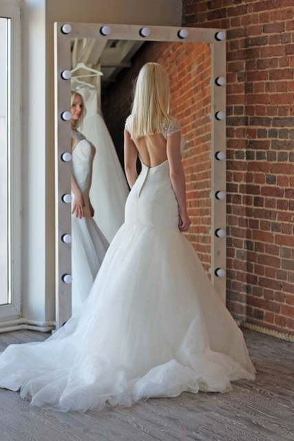 Свадебное платье рыбка из драпировок Primula. Силуэт Рыбка. Цвет Белый / Молочный. Вид 3