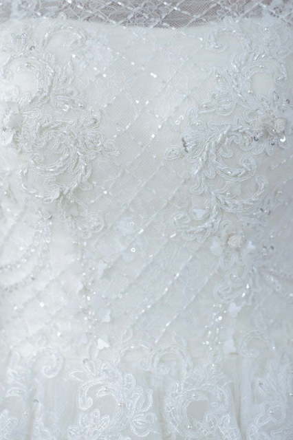 Пышное расшитое свадебное платье айвори со шлейфом Sofi. Силуэт Пышное. Цвет Белый / Молочный. Вид 3