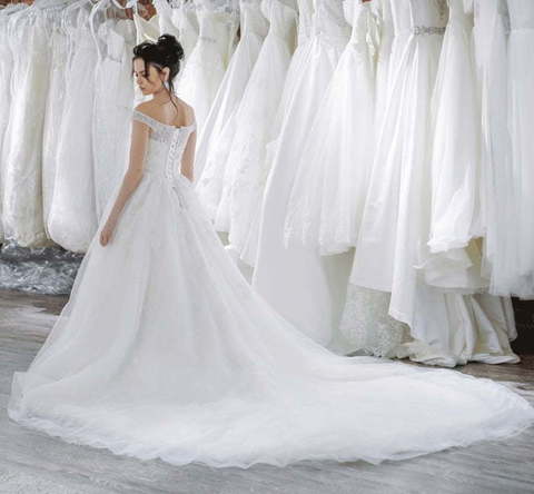 Пышное расшитое свадебное платье айвори со шлейфом Sofi. Силуэт Пышное. Цвет Белый / Молочный. Вид 5