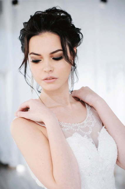 Кружевное платье рыбка с бусинами на спинке Mattiola. Силуэт Рыбка. Цвет Белый / Молочный. Вид 2