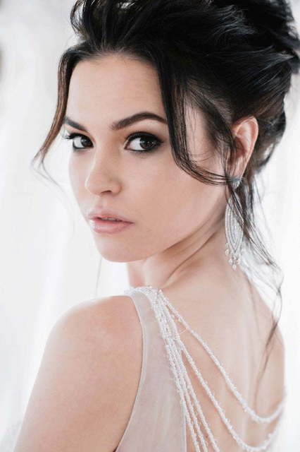 Кружевное платье рыбка с бусинами на спинке Mattiola. Силуэт Рыбка. Цвет Белый / Молочный. Вид 6