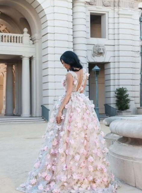 Розовое свадебное платье с лепестками и цветами Bella. Силуэт Пышное. Цвет оттенки Розового. Вид 3