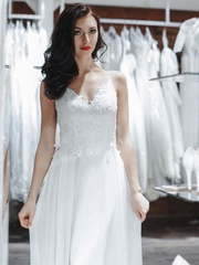 Легкое шифоновое платье в греческом стиле Alania. Силуэт Прямое. Цвет Белый / Молочный. Вид 1