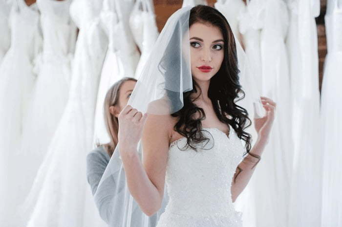 Свадебное платье с кружевом по подолу Inula. Силуэт Пышное. Цвет Белый / Молочный. Вид 2