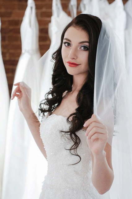 Свадебное платье с кружевом по подолу Inula. Силуэт Пышное. Цвет Белый / Молочный. Вид 3