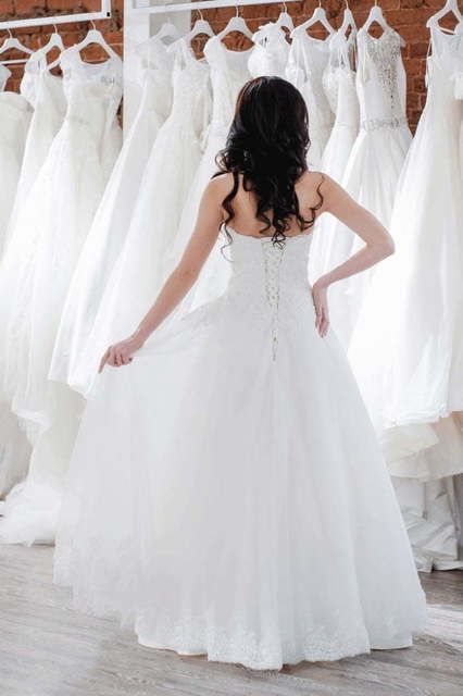 Свадебное платье с кружевом по подолу Inula. Силуэт Пышное. Цвет Белый / Молочный. Вид 7