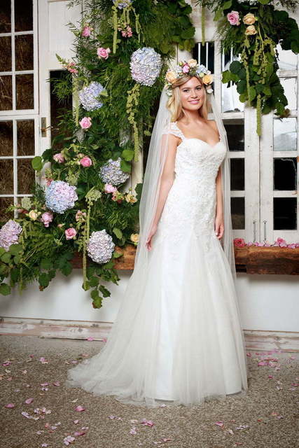 Прямое свадебное платье с бретелями и фатиновой юбкой 5456. Силуэт Прямое. Цвет Белый / Молочный. Вид 2