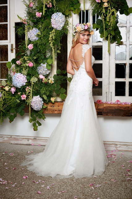 Прямое свадебное платье с бретелями и фатиновой юбкой 5456. Силуэт Прямое. Цвет Белый / Молочный. Вид 3