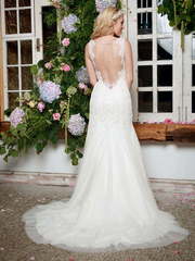 Легкое свадебное платье прямого силуэта 8978. Силуэт Прямое. Цвет Белый / Молочный. Вид 2