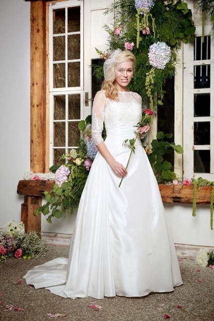 Атласное свадебное платье с болеро 7631. Силуэт А-силуэт. Цвет Белый / Молочный. Вид 1