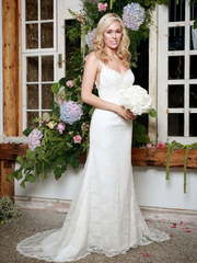 Кружевное платье рыбка с открытой спиной 1968. Силуэт Прямое. Цвет Белый / Молочный. Вид 1