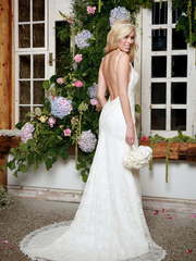 Кружевное платье рыбка с открытой спиной 1968. Силуэт Прямое. Цвет Белый / Молочный. Вид 2