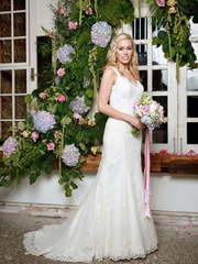 Свадебное платье рыбка с кружевом и нитями стекляруса на спине 3656. Силуэт Прямое. Цвет Белый / Молочный. Вид 1