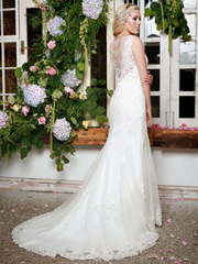 Свадебное платье рыбка с кружевом и нитями стекляруса на спине 3656. Силуэт Прямое. Цвет Белый / Молочный. Вид 2