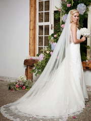 Свадебное платье рыбка с декоративной спинкой 6545. Силуэт Прямое. Цвет Белый / Молочный. Вид 2