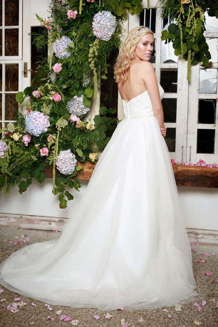 Легкое летящее свадебное платье принцессы 8954. Силуэт Пышное. Цвет Белый / Молочный. Вид 2