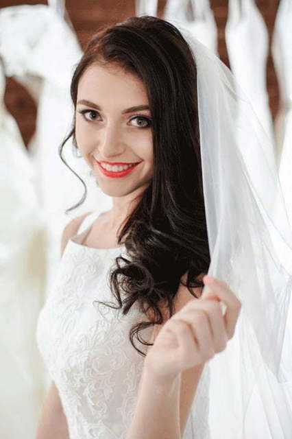 Пышное атласное платье с кружевной спинкой Antara. Силуэт Пышное. Цвет Белый / Молочный. Вид 4