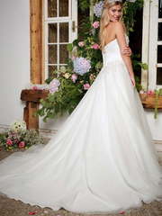 Пышное свадебное платье с расшитым корсетом 1213. Силуэт Пышное. Цвет Белый / Молочный. Вид 2