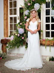 Мягкое прямое кружевное платье невесты 1565. Силуэт Прямое. Цвет Белый / Молочный. Вид 1