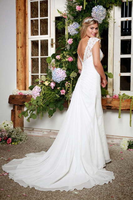 Мягкое прямое кружевное платье невесты 1565. Силуэт Прямое. Цвет Белый / Молочный. Вид 2