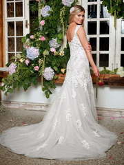 Прямое свадебное платье с кружевом в стиле бохо шик 145. Силуэт Прямое. Цвет Пепельный / Металлик. Вид 2