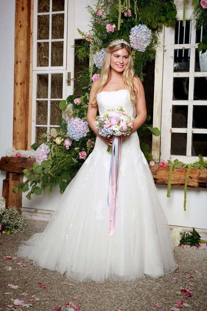 Свадебное платье с заниженным корсетом 8795. Силуэт А-силуэт. Цвет Белый / Молочный. Вид 1