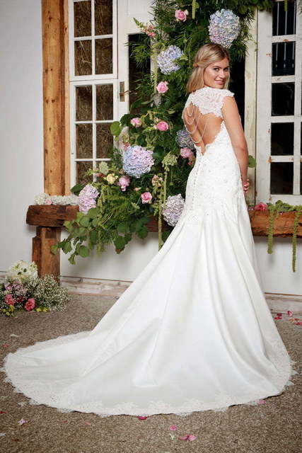 Свадебное платье микадо прямого силуэта 7877. Силуэт Прямое. Цвет Белый / Молочный. Вид 2