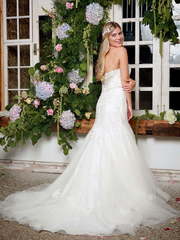 Летящая фатиновая русалка свадебное платье 8975. Силуэт Рыбка. Цвет Белый / Молочный. Вид 2