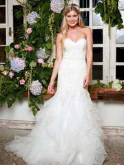 Свадебное платье рыбка с волнами на хвосте ниже колена 8975. Силуэт Рыбка. Цвет Белый / Молочный. Вид 1