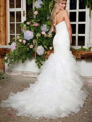 Свадебное платье рыбка с волнами на хвосте ниже колена 8975. Силуэт Рыбка. Цвет Белый / Молочный. Вид 2