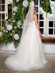 Классическое свадебное платье с корсетом 2017. Силуэт Пышное. Цвет Белый / Молочный. Вид 2