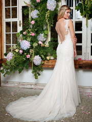 Свадебное платье рыбка с глубоким вырезом на спине 9863. Силуэт Рыбка. Цвет Белый / Молочный. Вид 2