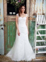 Прямое корсетное свадебное платье с кружевом 3656. Силуэт Прямое. Цвет Белый / Молочный. Вид 1