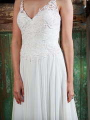 Шифоновое платье в греческом стиле 7850. Силуэт А-силуэт. Цвет Белый / Молочный. Вид 2