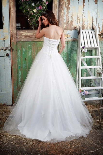 Пышное свадебное платье принцессы 5644. Силуэт Пышное. Цвет Белый / Молочный. Вид 4