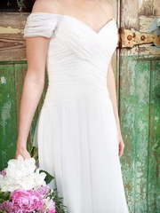 Шифоновое платье на свадьбу без декора ампир 8888. Силуэт Прямое. Цвет Белый / Молочный. Вид 2