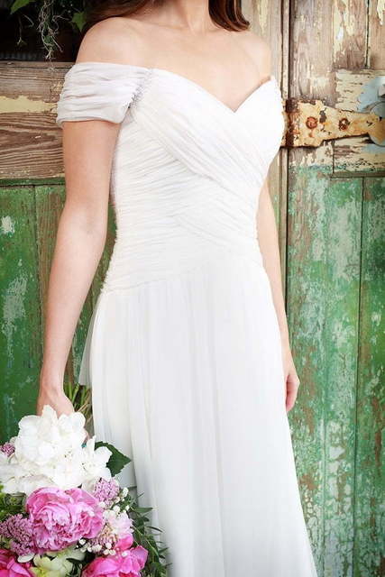 Шифоновое платье на свадьбу без декора ампир 8888. Силуэт Прямое. Цвет Белый / Молочный. Вид 2