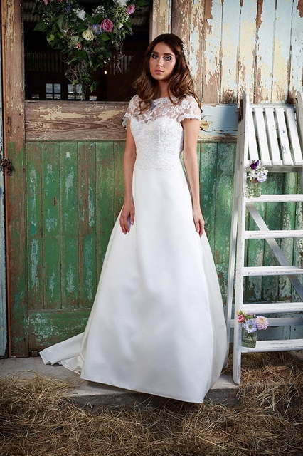 Свадебное платье А-силуэта из атласа с кружевным верхом 5642. Силуэт А-силуэт. Цвет Белый / Молочный. Вид 2