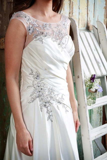 Атласное свадебное платье ампир 4545. Силуэт А-силуэт. Цвет Белый / Молочный. Вид 2