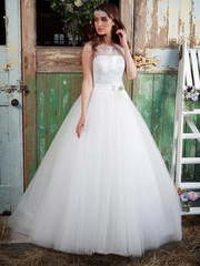 Свадебное платье пышное блестящее с пайетками 8745. Силуэт Пышное. Цвет Белый / Молочный. Вид 1