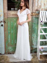 Свадебное платье тонкое для свадьбы на море 8975. Силуэт Прямое. Цвет Белый / Молочный. Вид 2