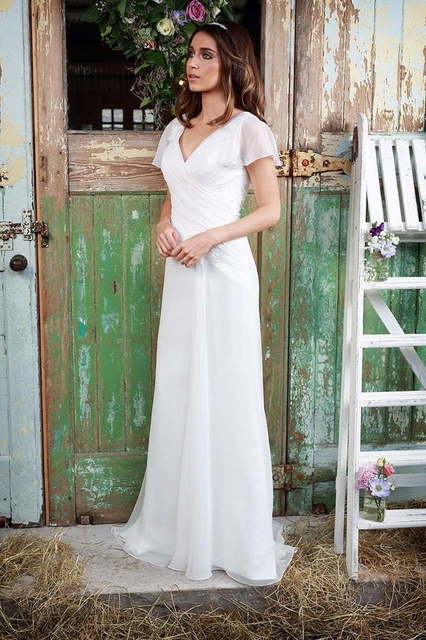 Свадебное платье тонкое для свадьбы на море 8975. Силуэт Прямое. Цвет Белый / Молочный. Вид 2